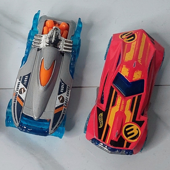 4 Vintage Hot Wheels - Cloak and Dagger, Experimental, Mad Splash, Urban Agent - Picture 5 of 5